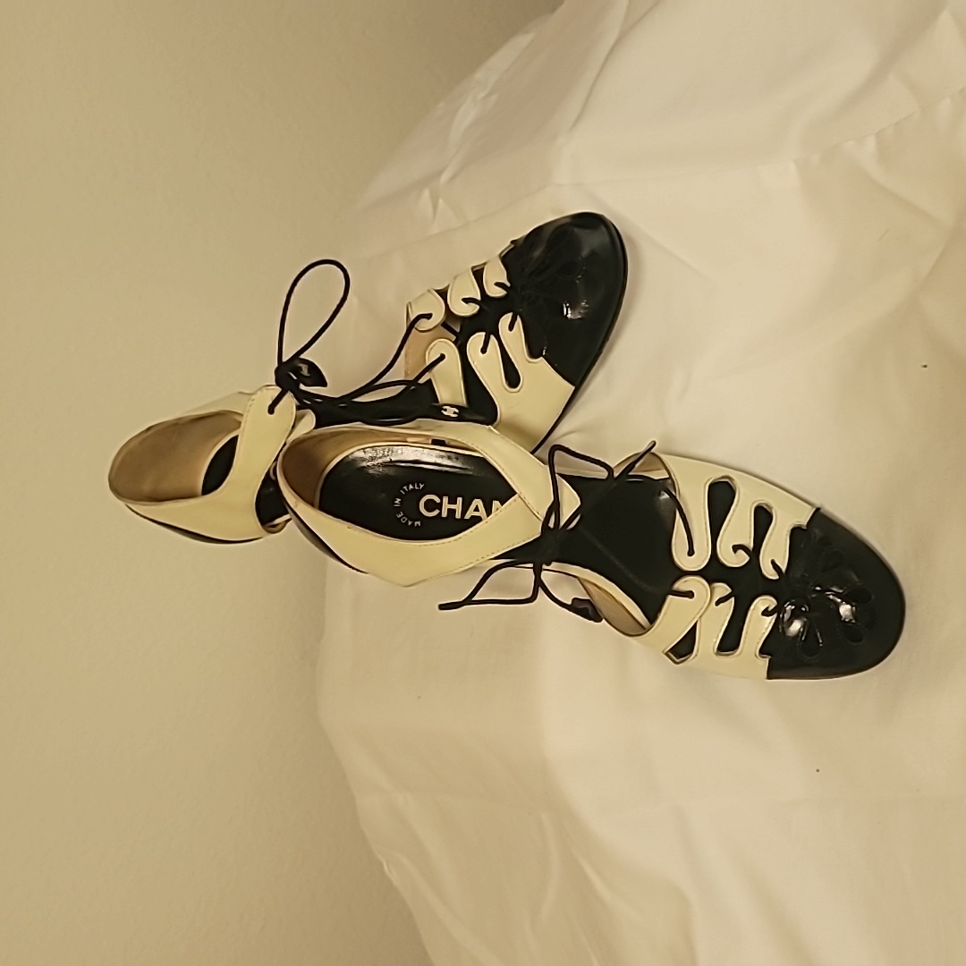 Chanel Authenthic Lace Up Pump Round Open Toe Black/Ivory Pre-Owned No Box